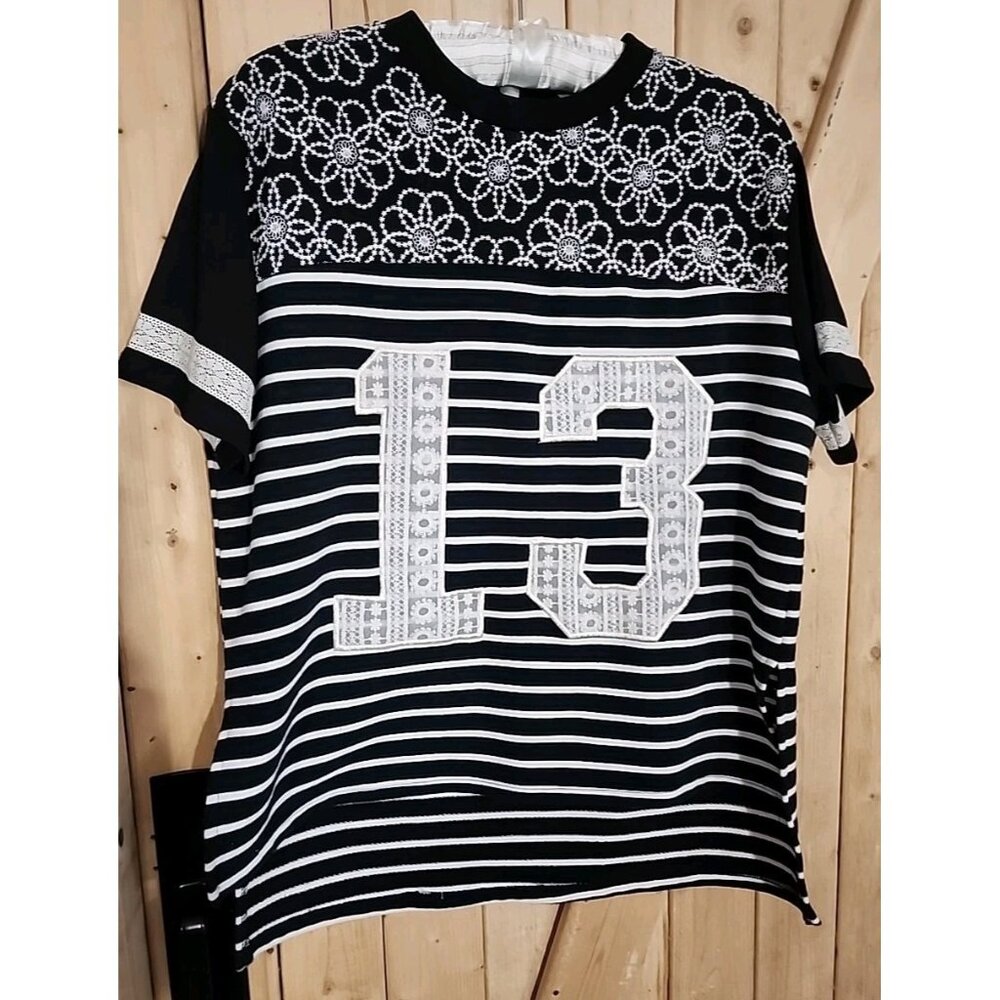 Davi & DANI Sz M LACE embroidered Top black White Number 13 Striped